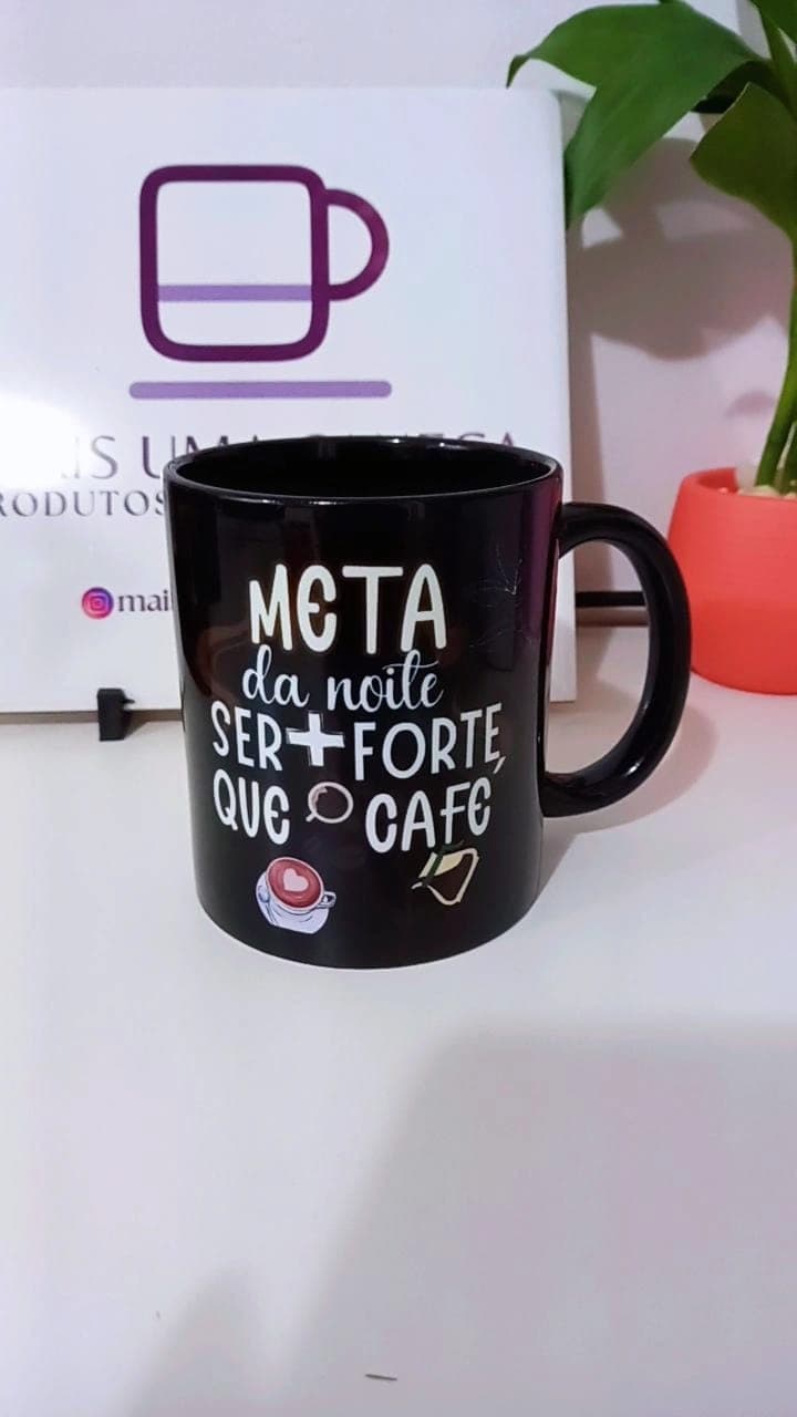 Caneca com design artístico
